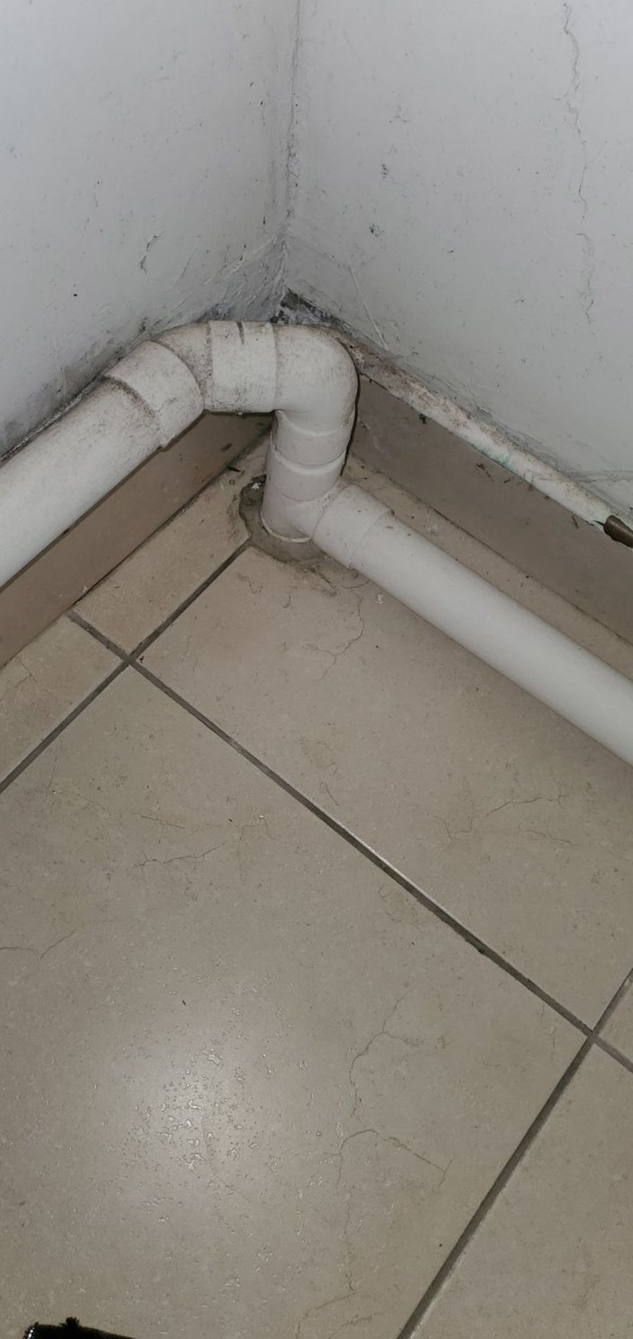 Pose d'un mitigeur sur vasque — photo 2