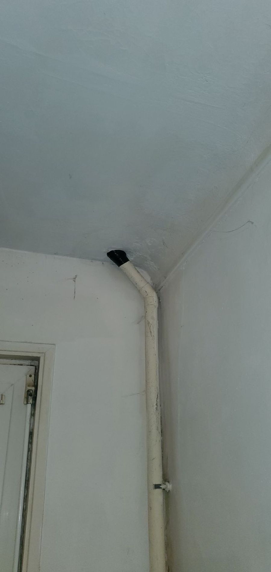Pose d'un mitigeur sur vasque — photo 3