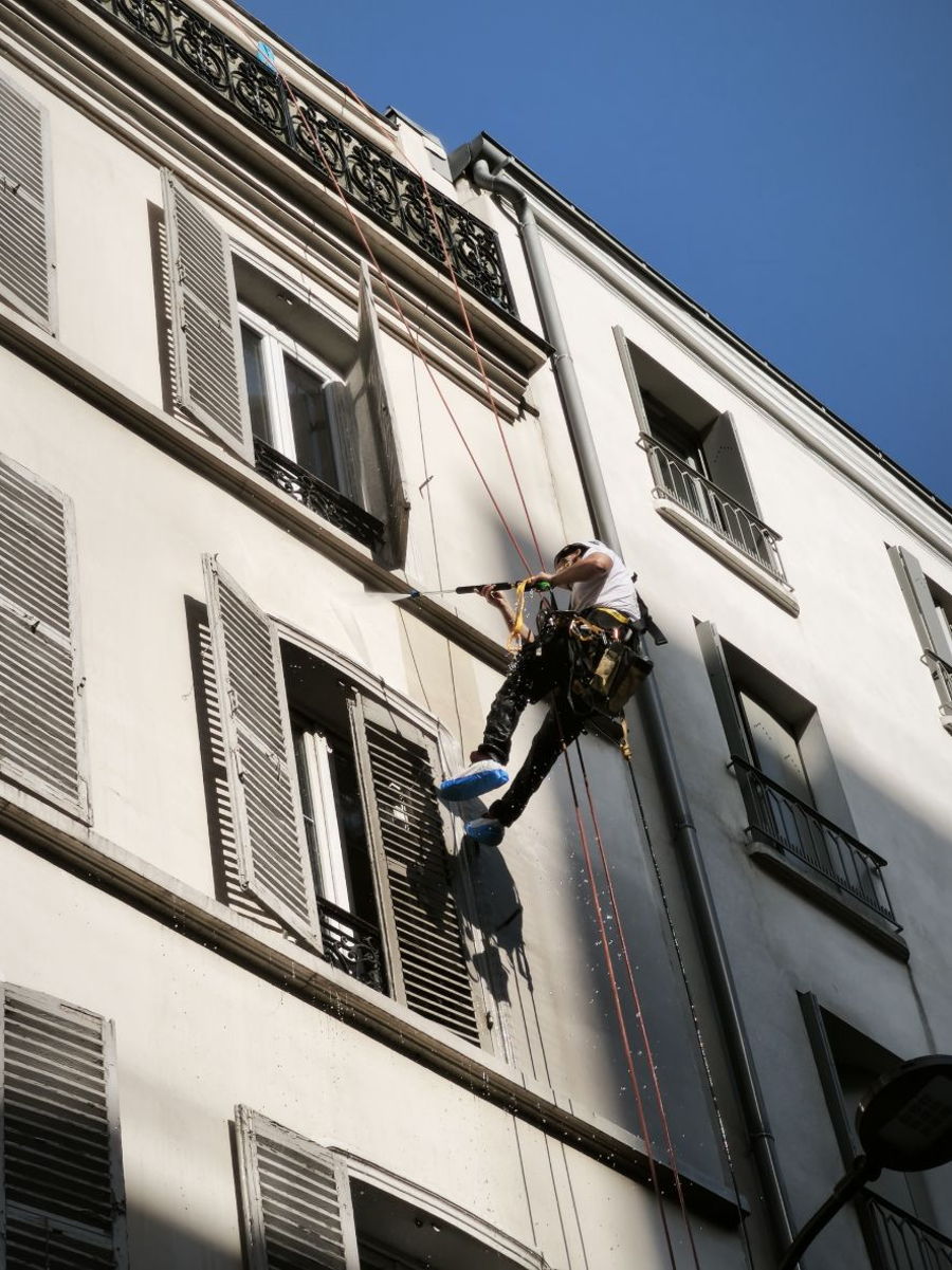 Là où les accès classiques s’arrêtent, les cordistes prennent le relais. — photo 4
