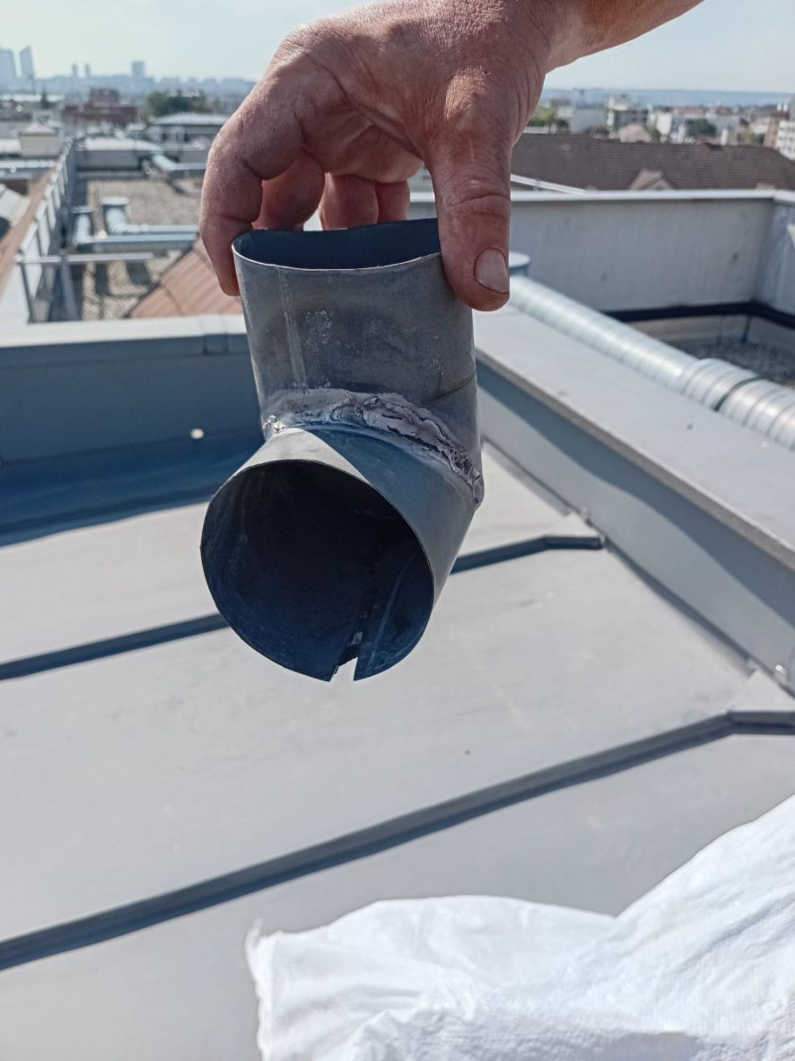 Réfection d'une descente d'eaux pluviales en zinc à Houilles