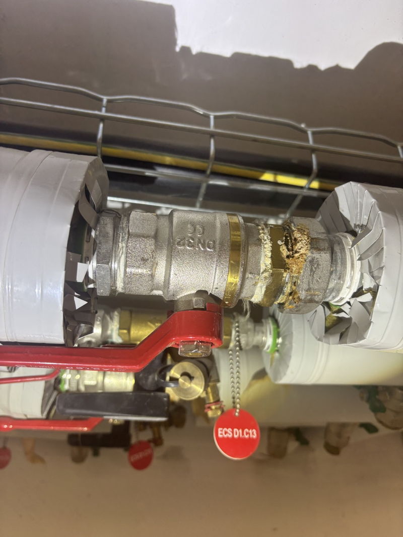 Fuite sur arrivées ECS : remplacement de trois joints DN32 à ivrysurseine
