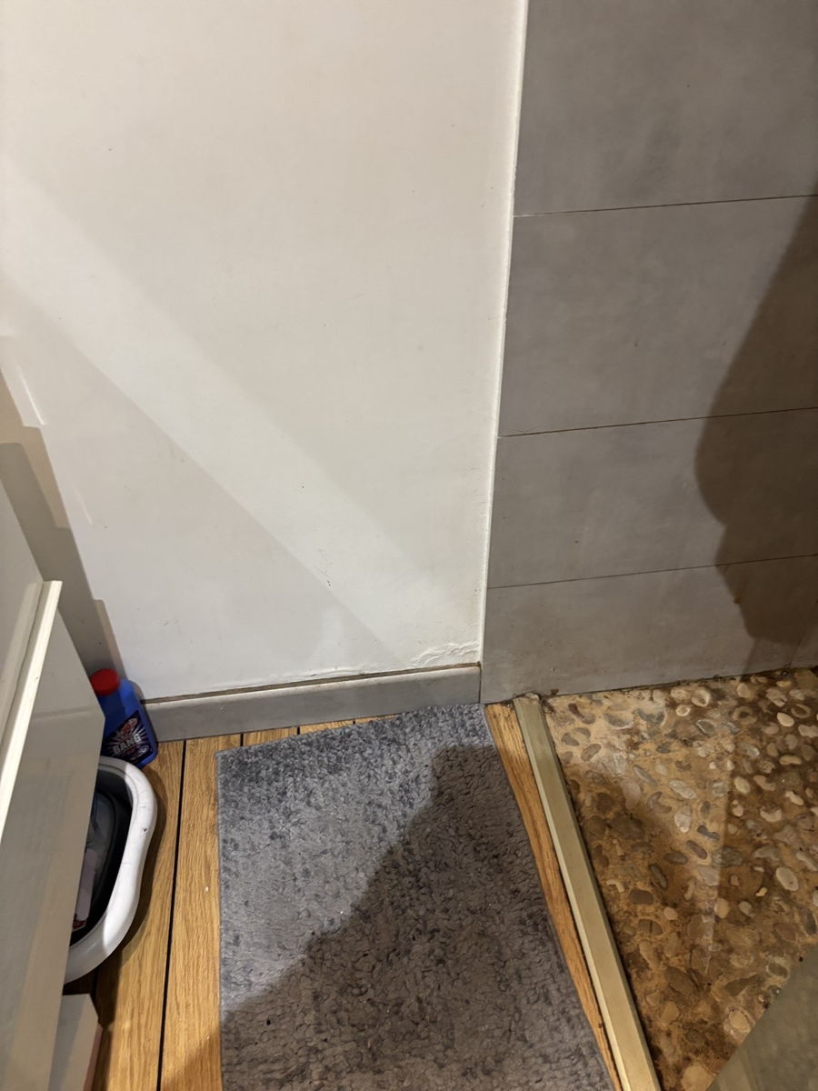 Accès appartment MARA , test humidité à plusieurs endroit sur mur mitoyen à chaq — photo 4