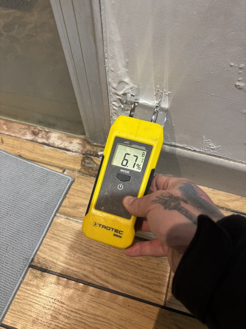 Accès appartment MARA , test humidité à plusieurs endroit sur mur mitoyen à chaq à 06100