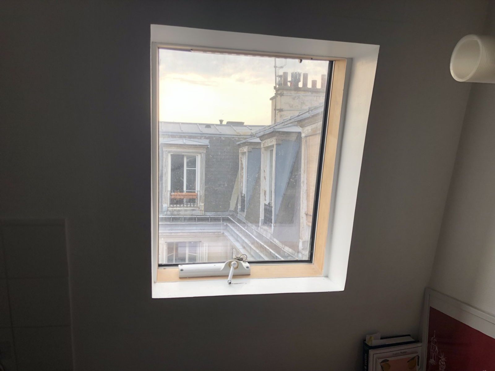 Quand un châssis refuse de s’ouvrir, le problème ne vient pas toujours du mécanisme. 🔎 à paris