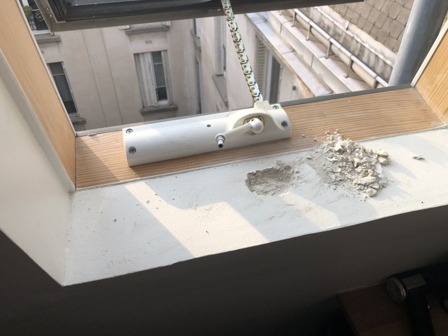 Quand un châssis refuse de s’ouvrir, le problème ne vient pas toujours du mécanisme. 🔎 — photo 2