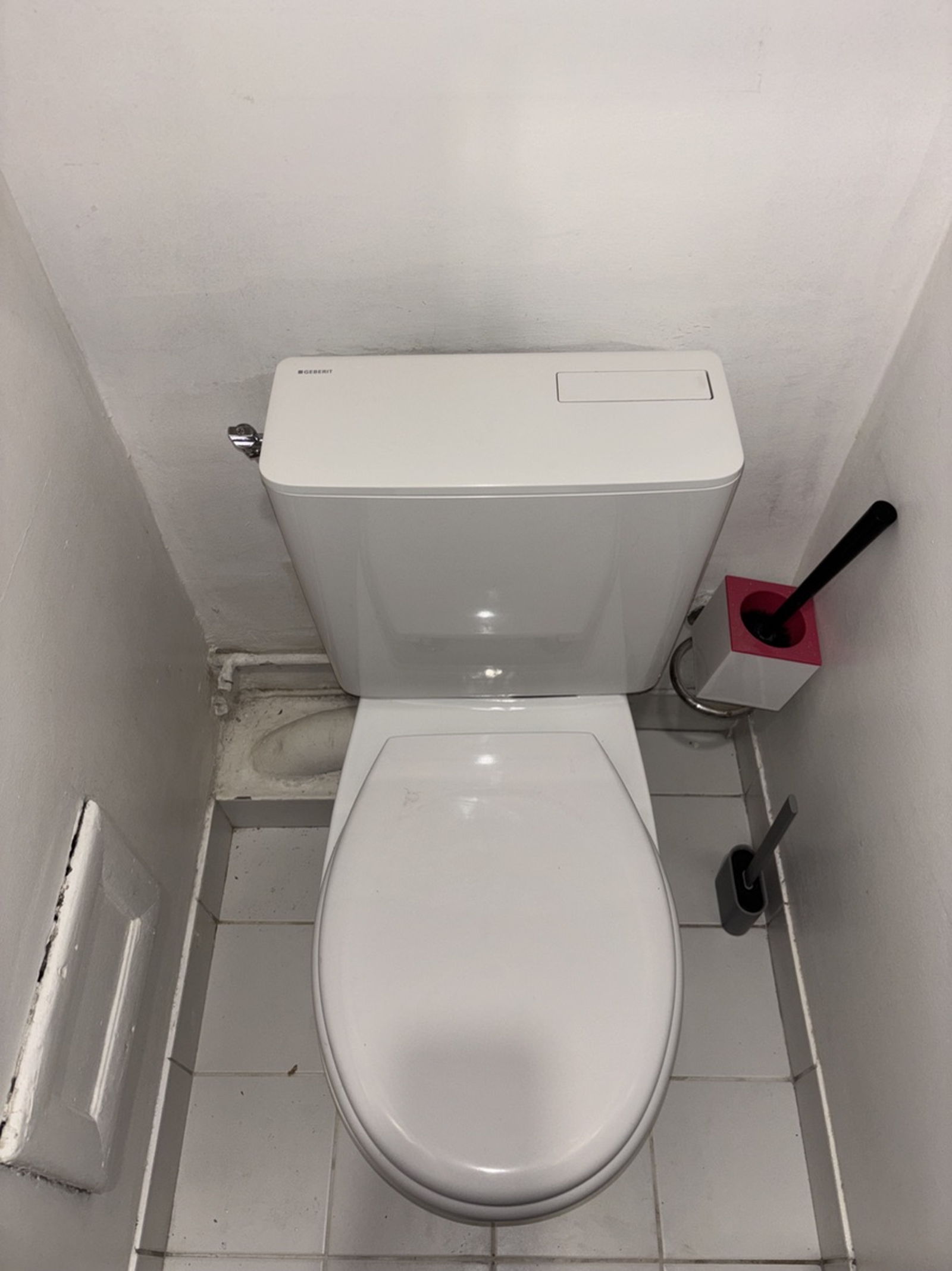 Remplacement d'un WC dans un espace optimisé à Paris