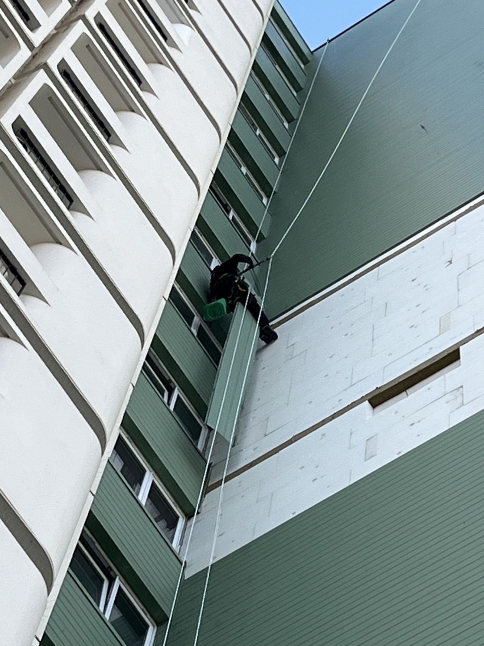 Intervention sur corde en façade à Argenteuil