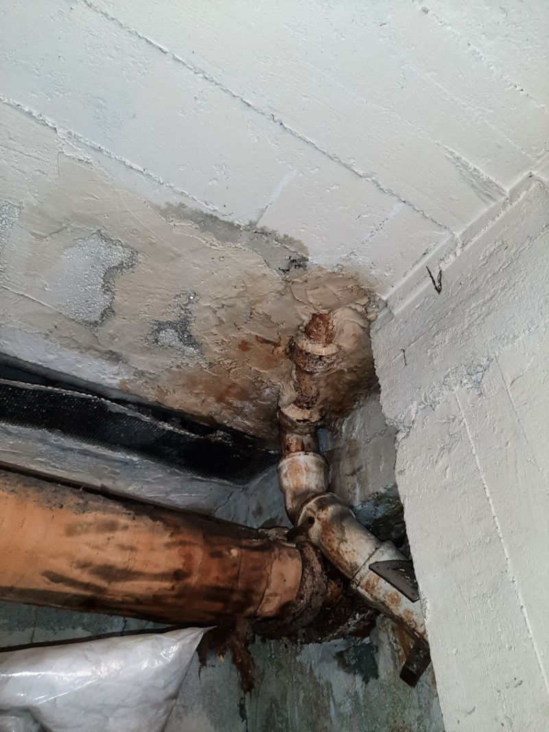 Fuite plafond garage : intervention sur un raccordement privatif à nice